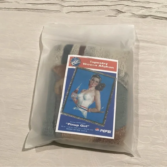 🔵 Vintage & NEW - Pepsi “Pinup Girl” Throw Blanket Afghan - Dated 2000 Last One - Picture 8 of 11